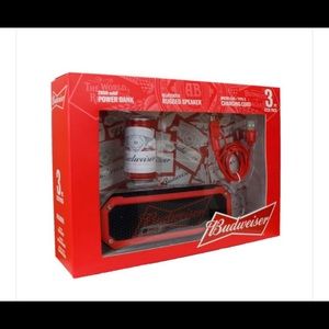 Budweiser 3 piece tech pack